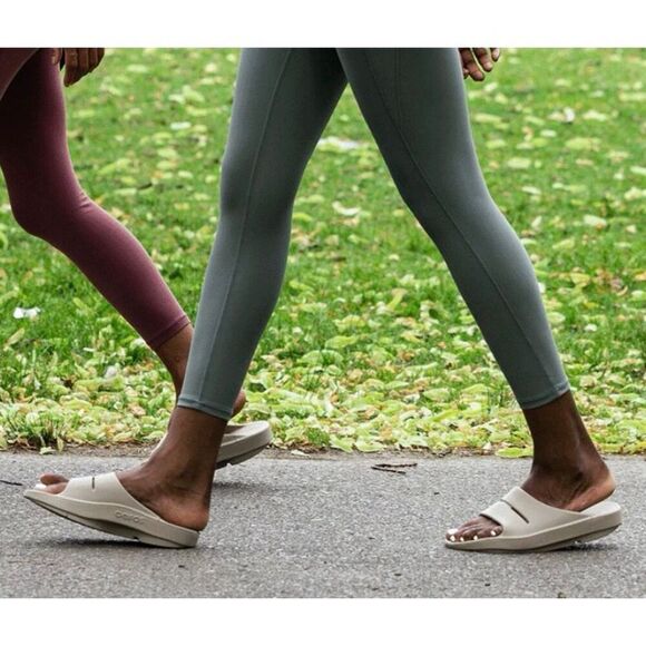 Oofos Unisex OOAHH SLIDE SANDAL - NOMAD W10 M8 - Picture 1 of 11